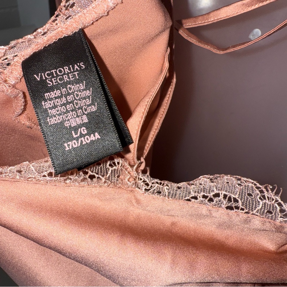 Victoria's Secret Peach pink Satin Chemise with Lace open back size L - Picture 4 of 7